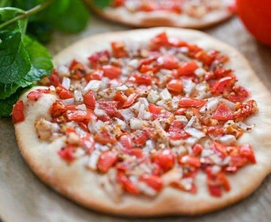 Tomato and Onion Manakeesh